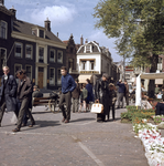 859557 Gezicht op de bloemenmarkt op het Janskerkhof te Utrecht.